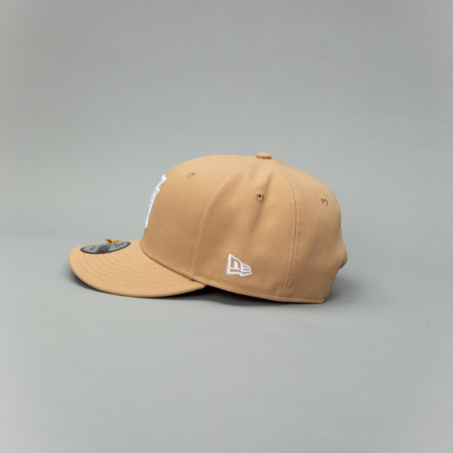 NEW ERA EXCLUSIVE 9FIFTY LIGHT KHAKI UPSIDE DOWN LOS ANGELES DODGERS SNAPBACK W/ 60TH ANNIVERSARY SIDE PATCH