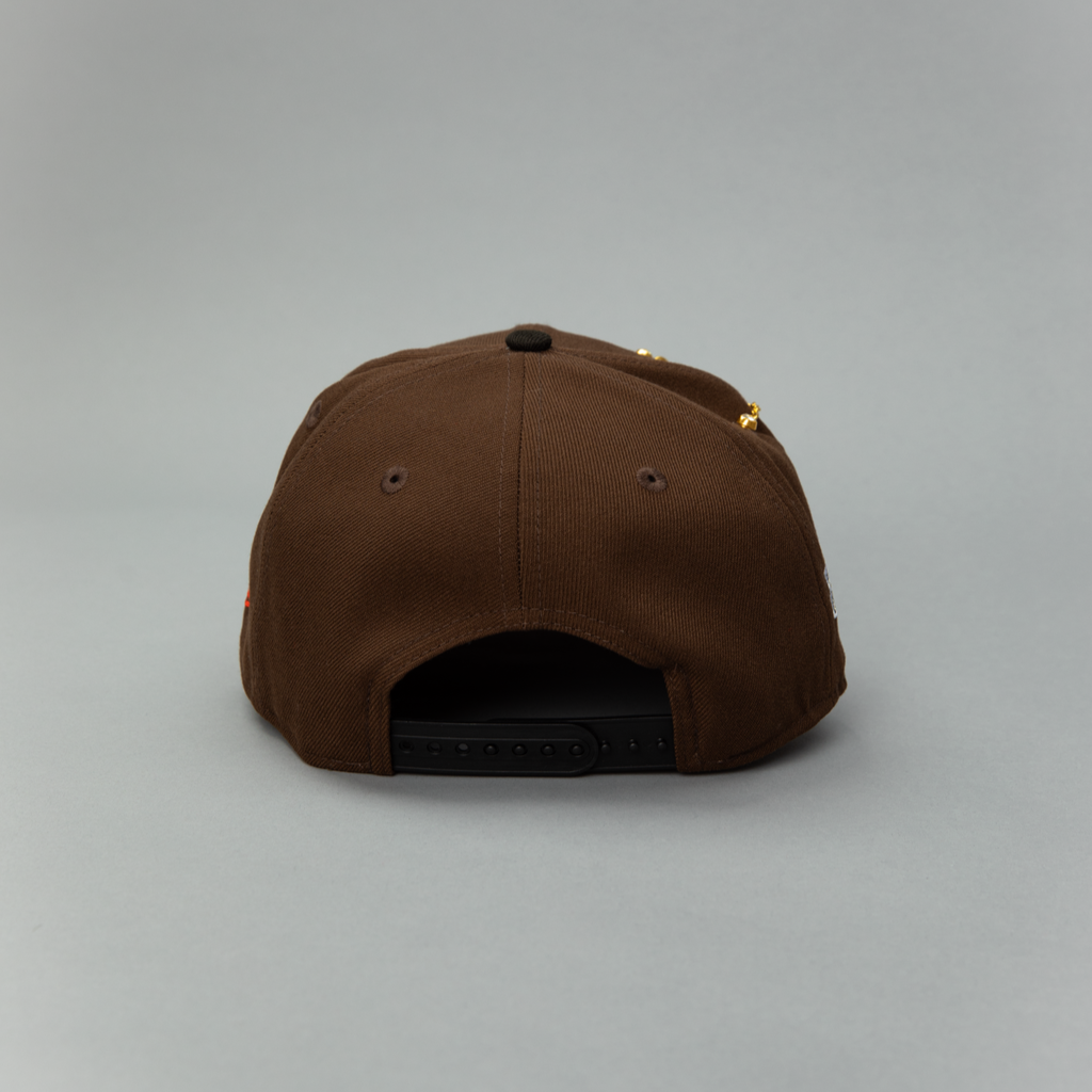 NEW ERA EXCLUSIVE 9FIFTY BROWN/ BLACK CHICAGO WHITE SOX SNAPBACK W/ ROSE + 2005 WORLD SERIESSIDE PATCH