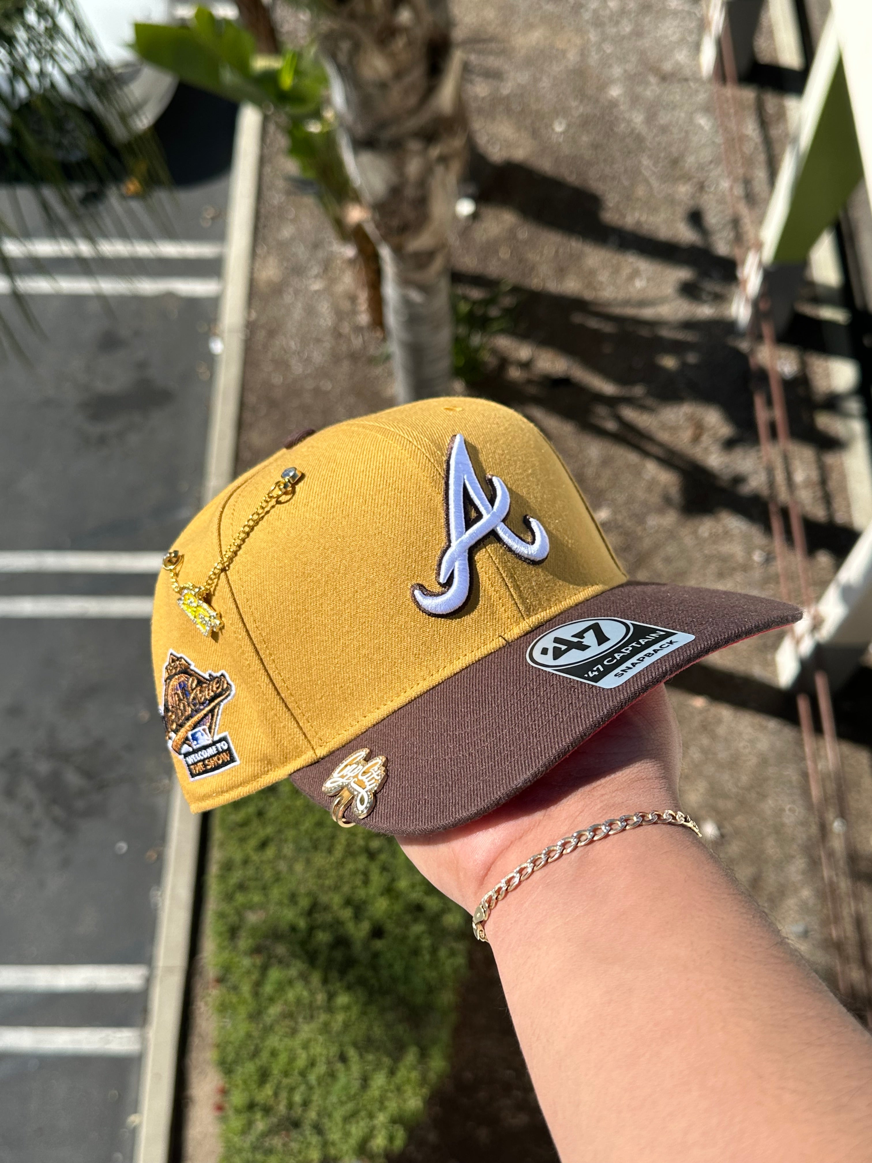 TAN/WALNUT ATLANTA BRAVES '47 CAPTAIN SNAPBACK W/ 1995 WORLD SERES PATCH