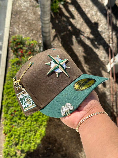 NEW ERA EXCLUSIVE 59FIFTY MOCHA/FOREST GREEN SEATTLE MARINERS W/ 40TH ANNIVERSARY PATCH (GREY UV)