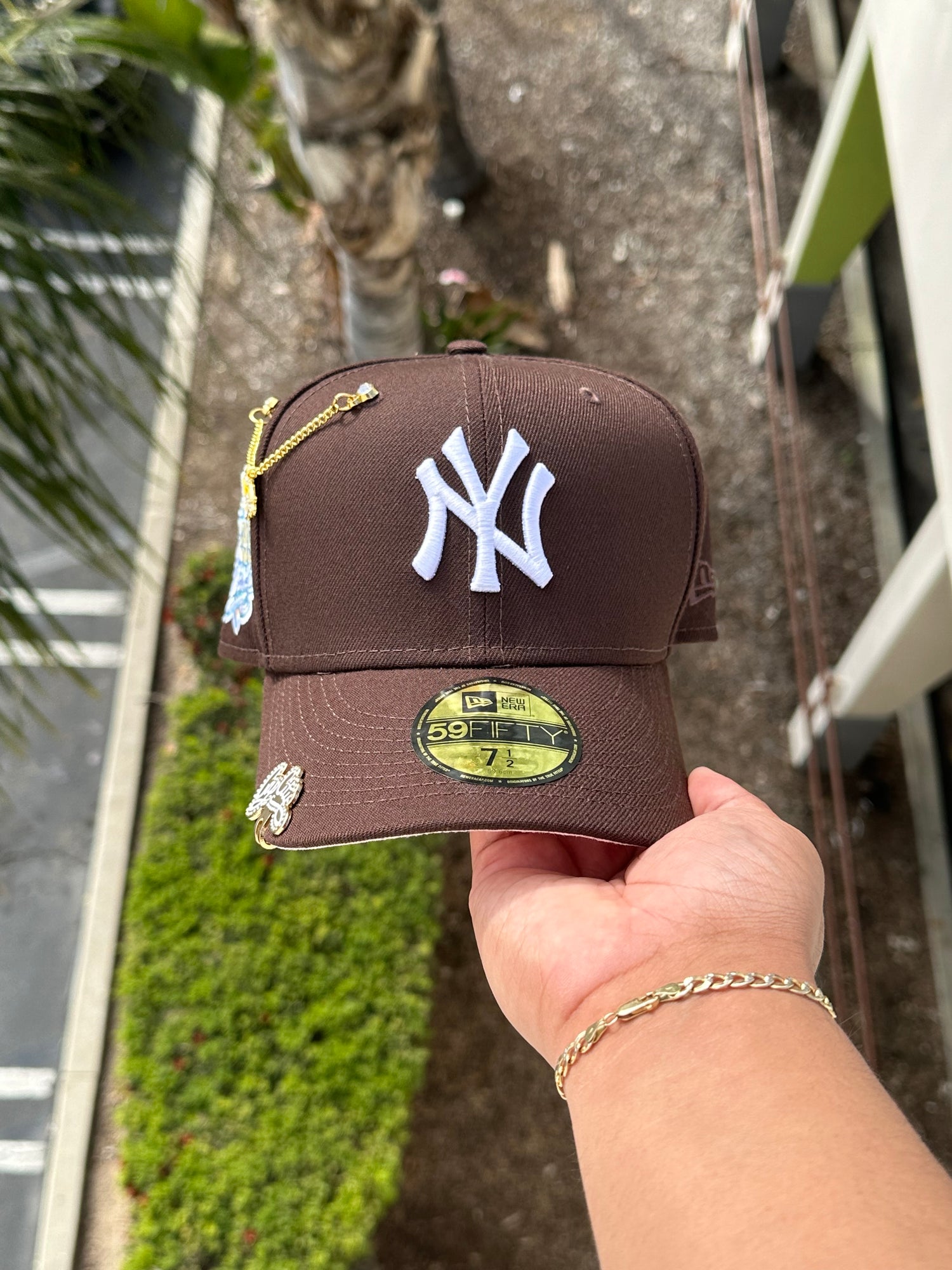NEW ERA EXCLUSIVE 59FIFTY BROWN NEW YORK YANKEES W/ 1999 WORLD SERIES PATCH
