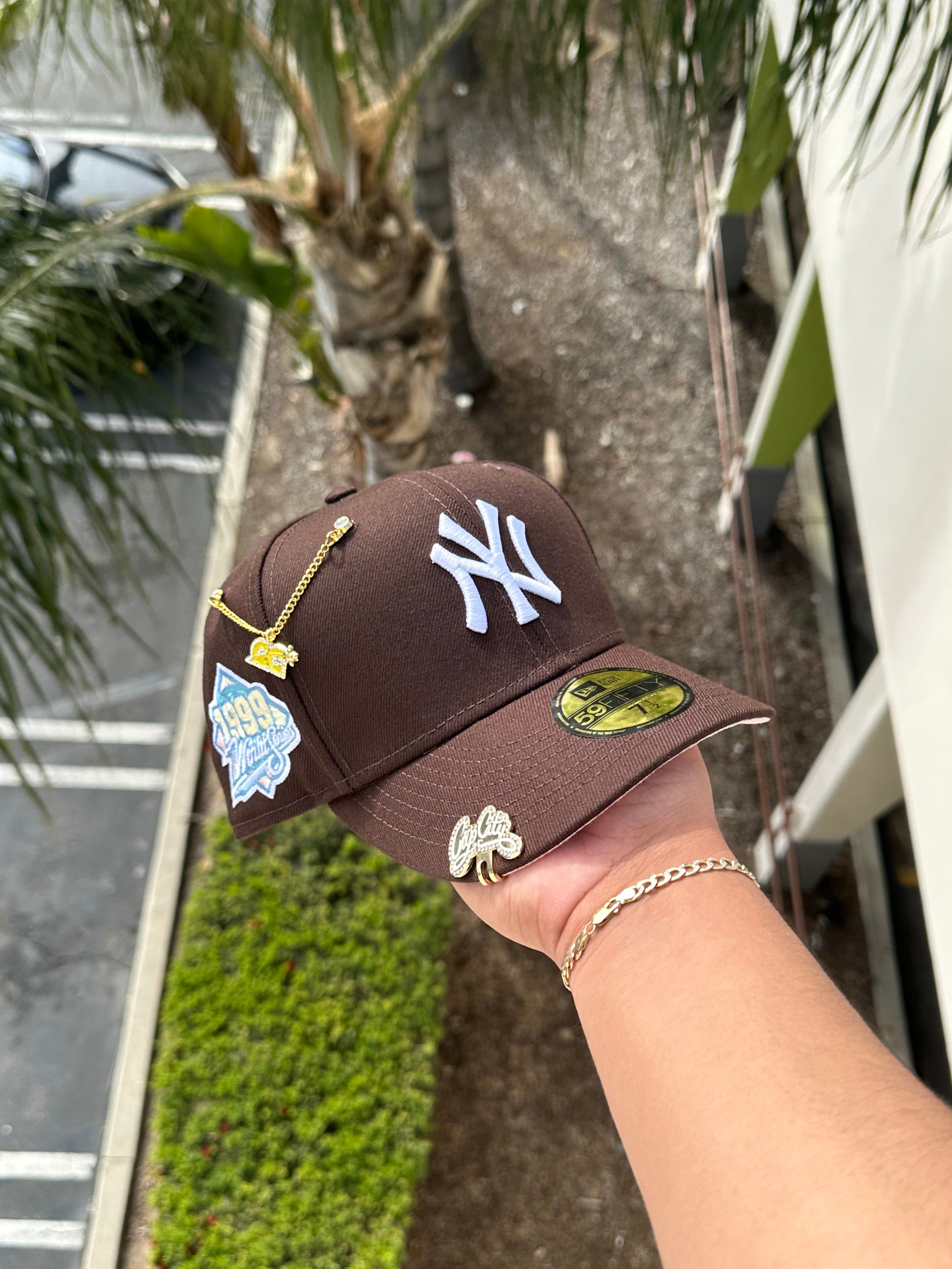 NEW ERA EXCLUSIVE 59FIFTY BROWN NEW YORK YANKEES W/ 1999 WORLD SERIES PATCH