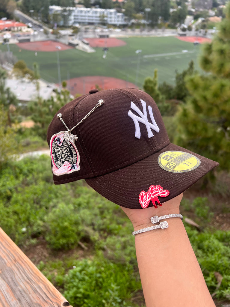 NEW ERA EXCLUSIVE 59FIFTY BROWN NEW YORK YANKEES W/ 2000 SUBWAY SERIES PATCH (PINK UV)
