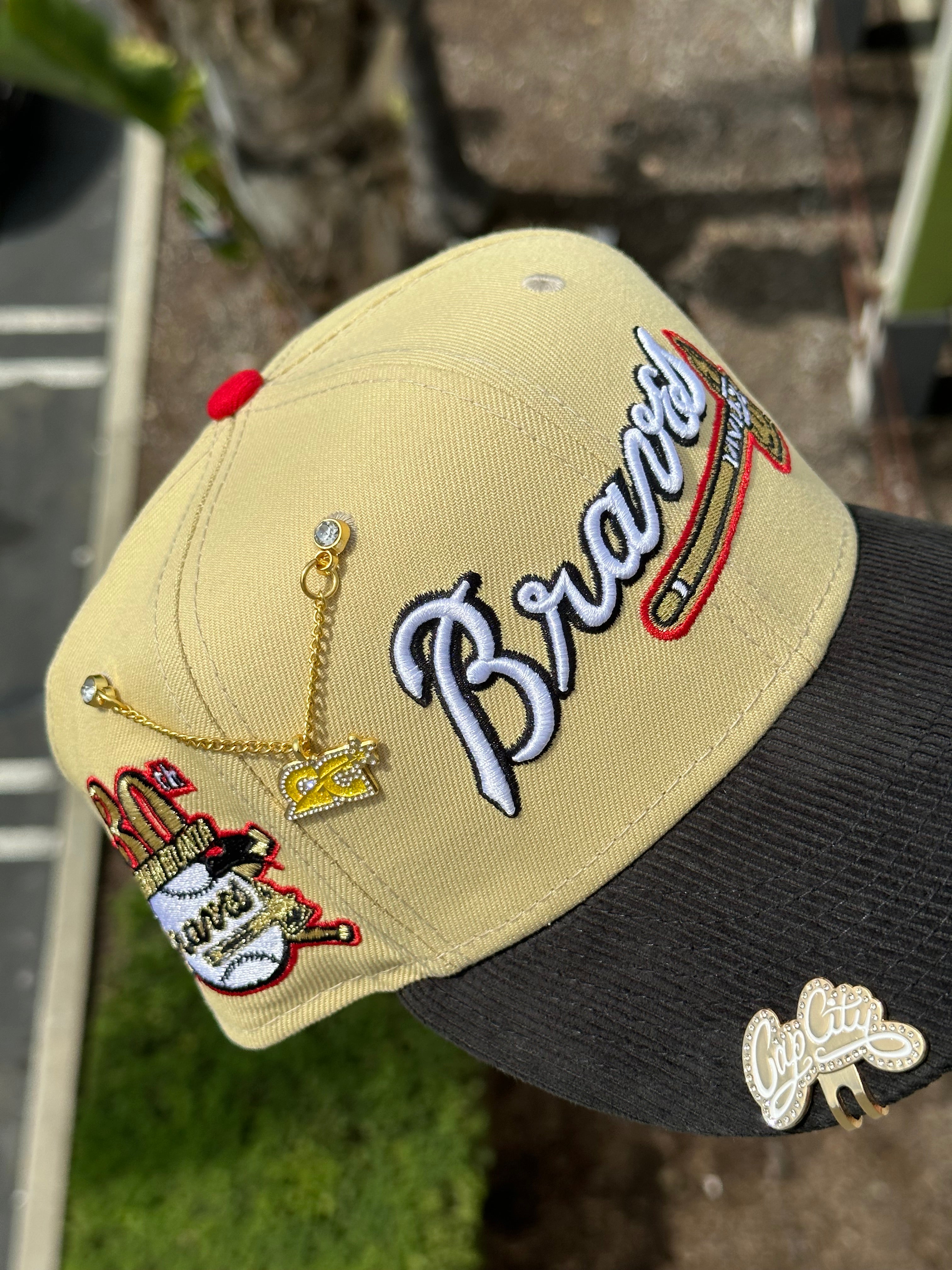 EXCLUSIVO DE NEW ERA 59FIFTY CREMA/PANA ATLANTA BRAVES CON PARCHE DEL 30 ANIVERSARIO 