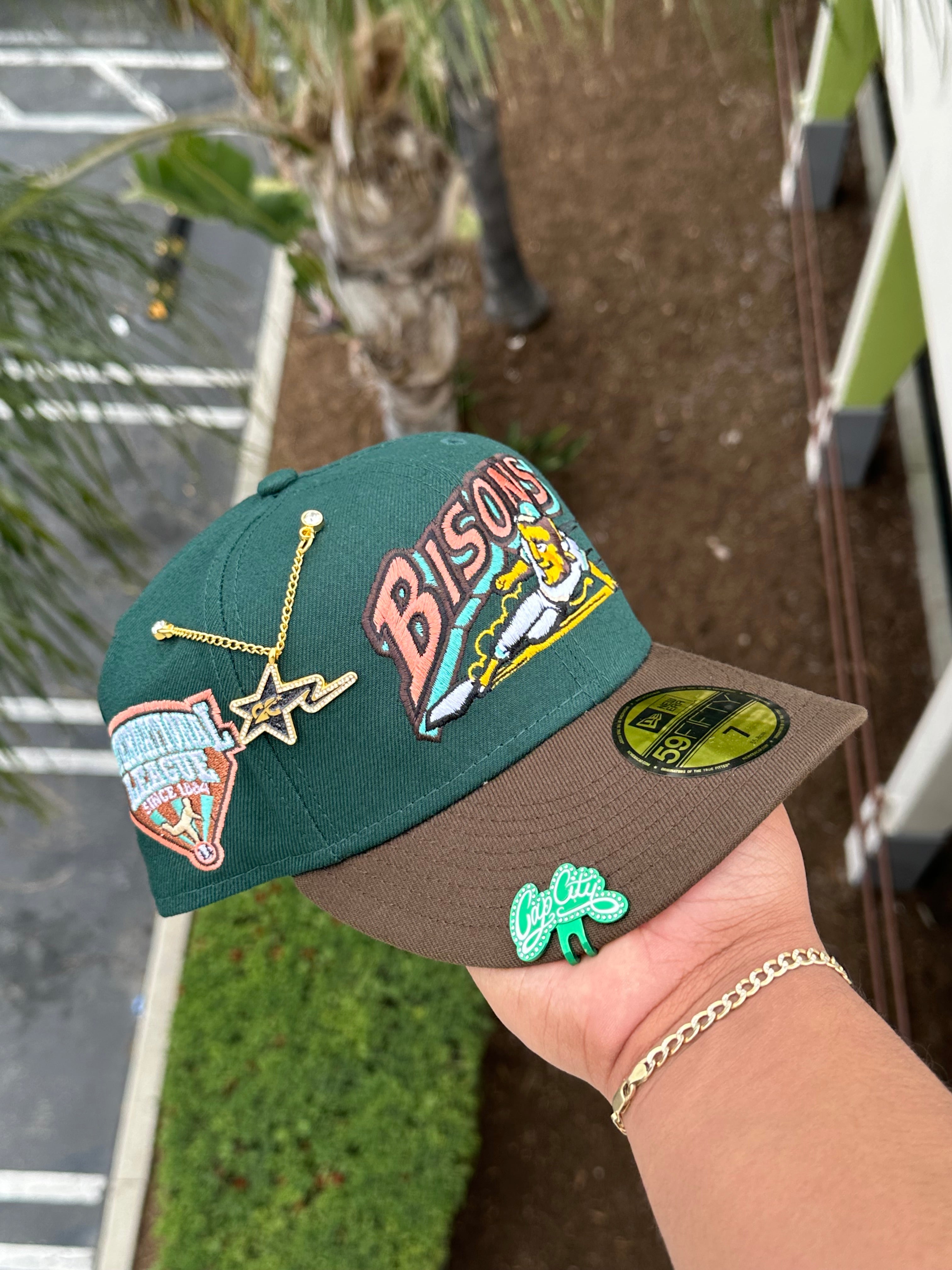 EXCLUSIVO DE NEW ERA 59FIFTY BISONES DE BÚFALO VERDE BOSQUE/NOGAL CON PARCHE DE LA LIGA INTERNACIONAL 