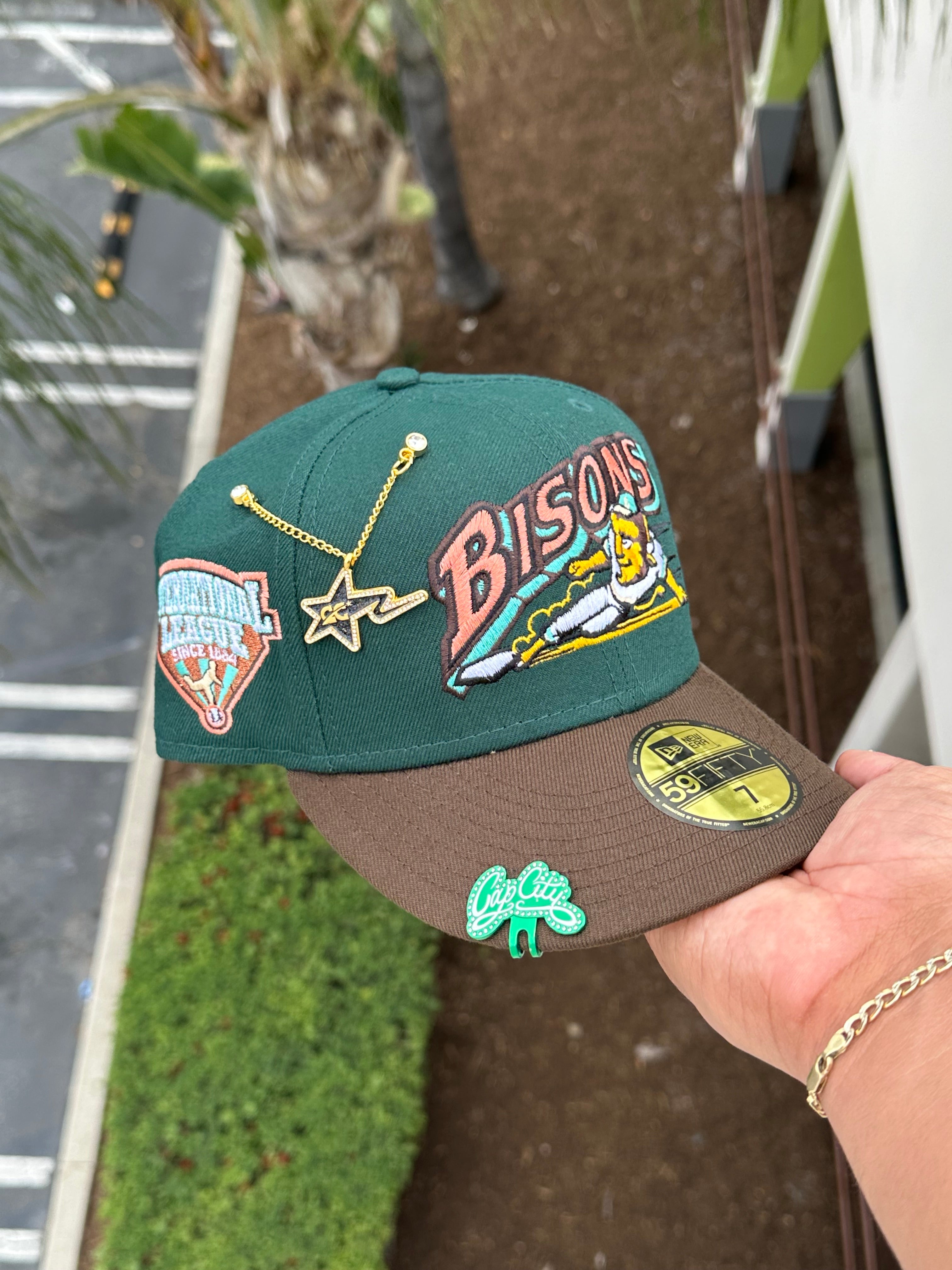 EXCLUSIVO DE NEW ERA 59FIFTY BISONES DE BÚFALO VERDE BOSQUE/NOGAL CON PARCHE DE LA LIGA INTERNACIONAL 