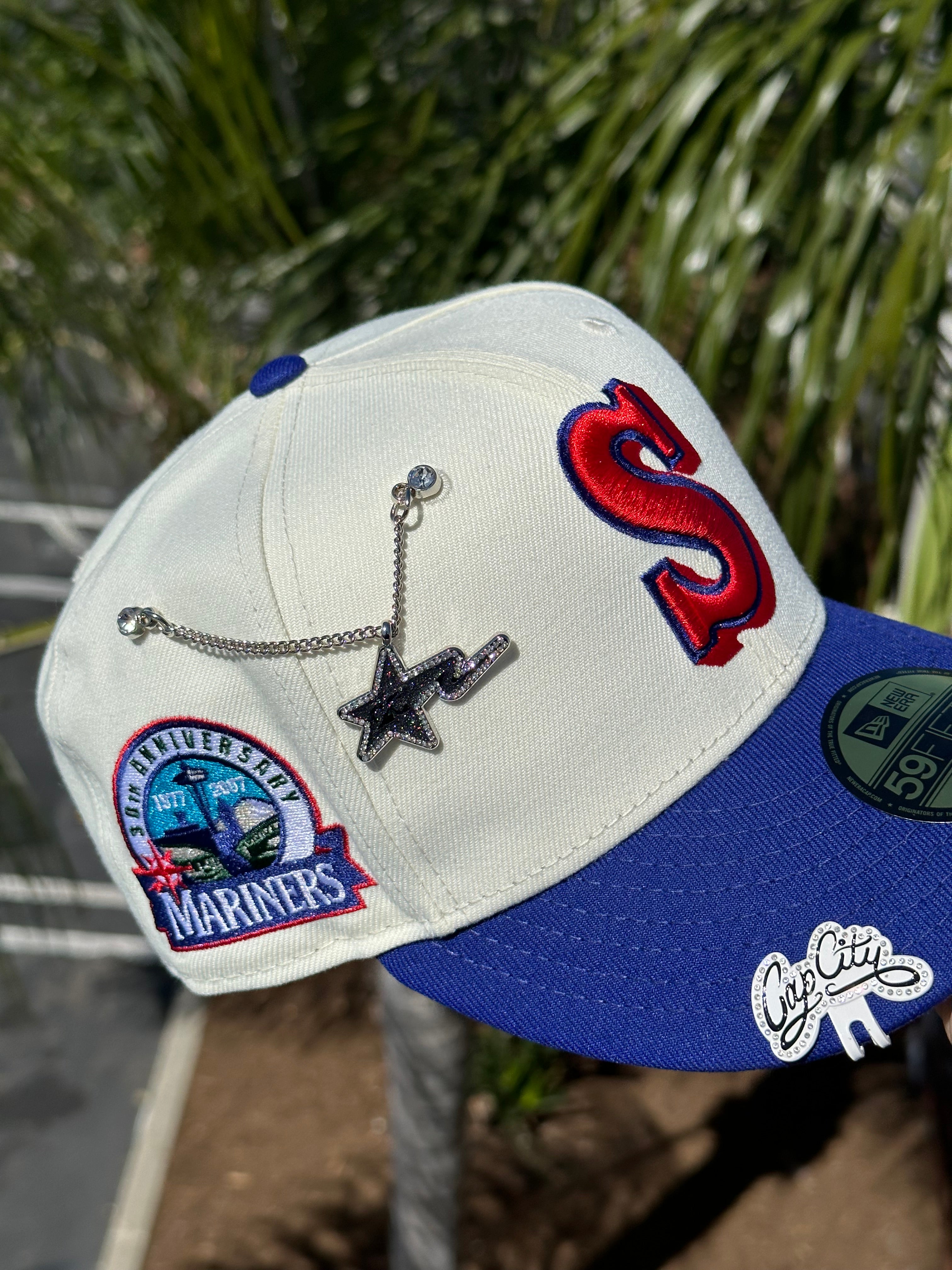 NEW ERA EXCLUSIVO 59FIFTY CROMADO BLANCO/AZUL SEATTLE MARINERS CON PARCHE DEL 30 ANIVERSARIO 