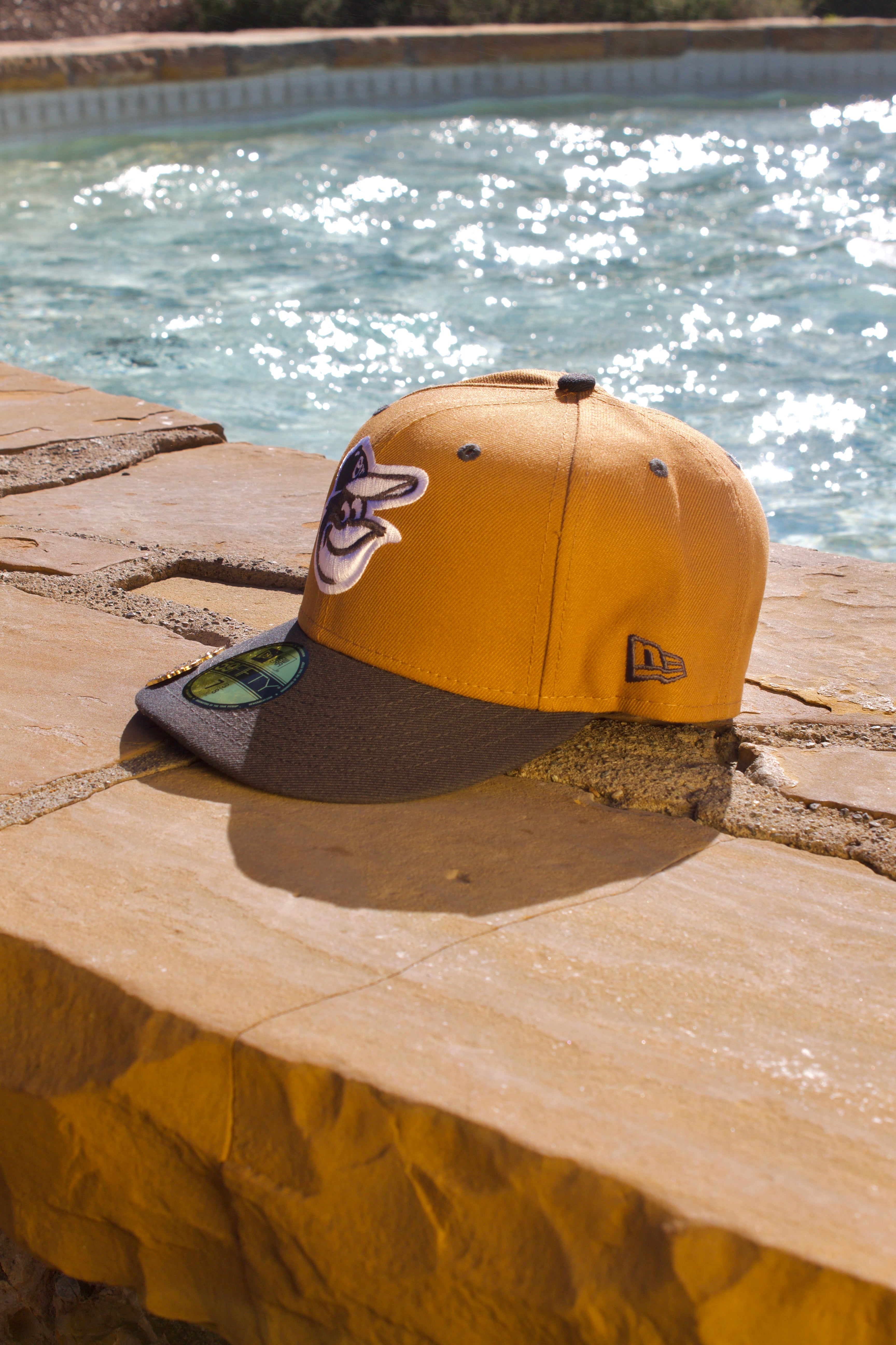 EXCLUSIVO NEW ERA 59FIFTY CERRADA TAN/GRIS BALTIMORE ORIOLES 