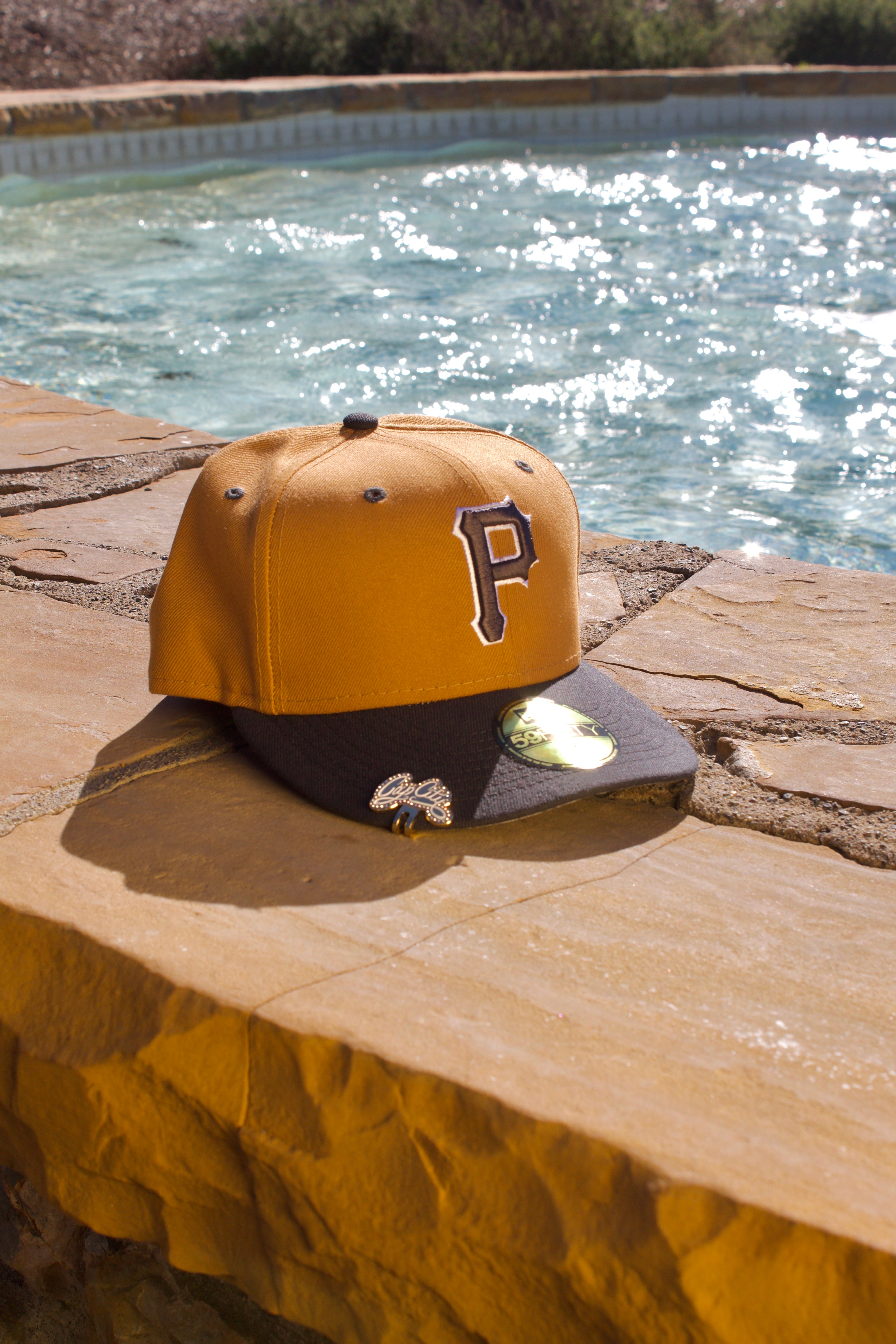 EXCLUSIVO NEW ERA 59FIFTY CERRADA TAN/GRIS PITTSBURGH PIRATES 