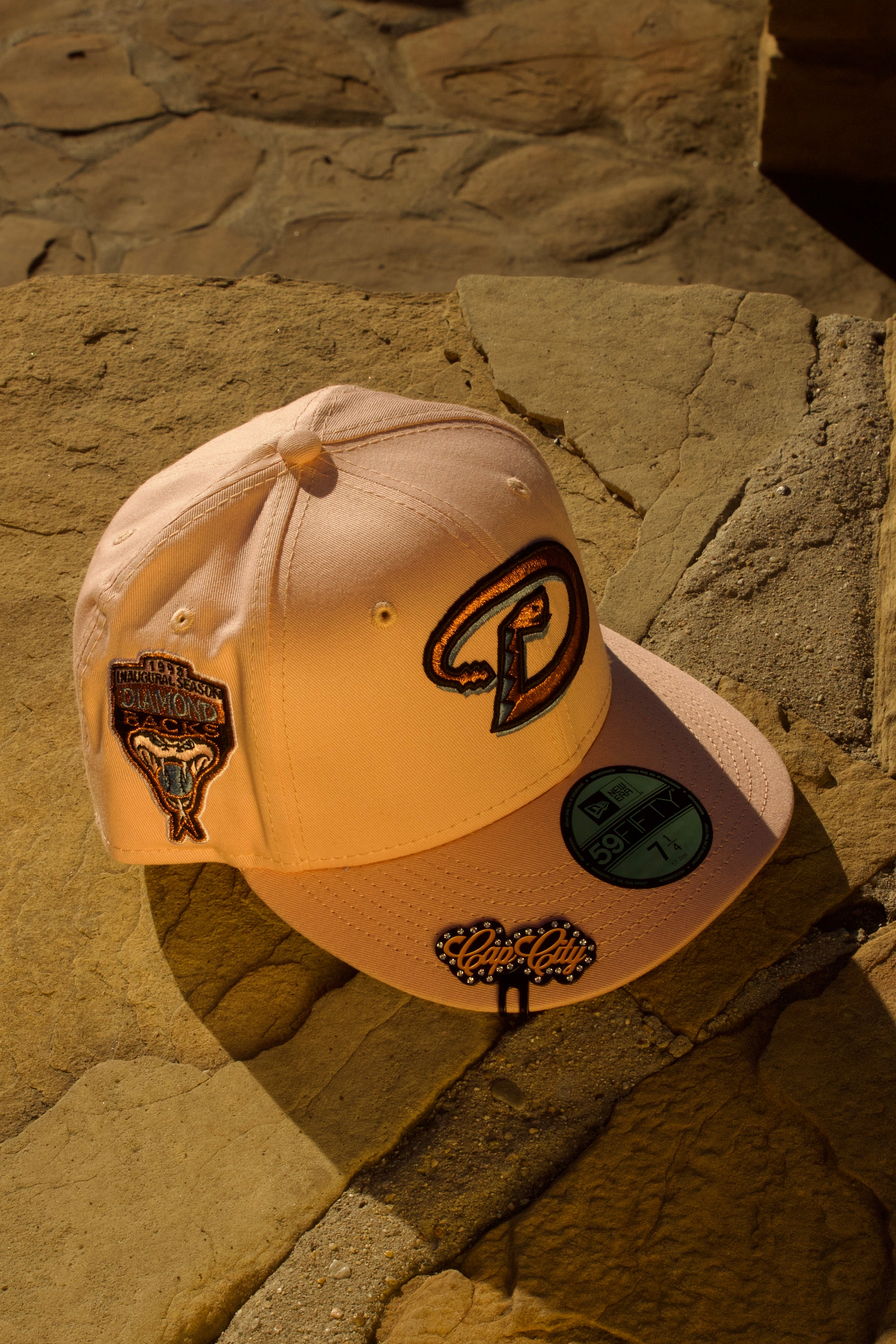 EXCLUSIVO NEW ERA 59FIFTY CERRADA PINK ARIZONA DIAMONDBACKSCON PARCHE DE TEMPORADA INAUGURAL DE 1998 