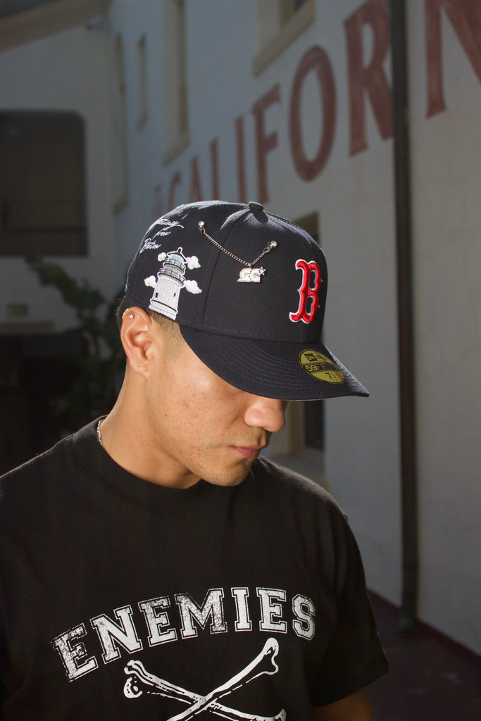 NEW ERA EXCLUSIVE 59FIFTY NAVY BOSTON RED SOX W/ "GREETINGS FROM BOSTON" PATCH (GREY UV)