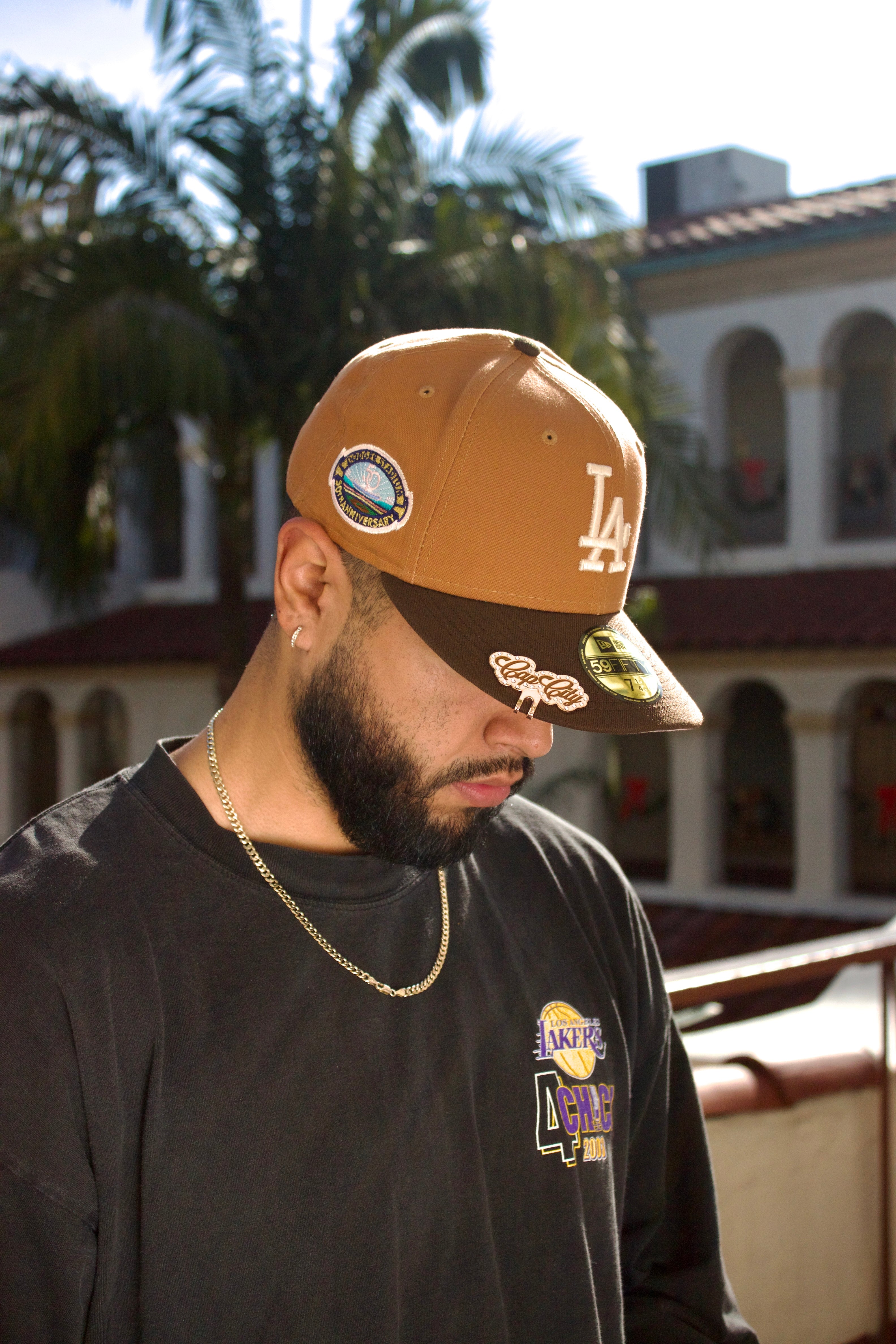 EXCLUSIVO NEW ERA 59FIFTY CERRADA TAN/WALNUT LOS ANGELES DOGERS CON PARCHE DEL 50 ANIVERSARIO 