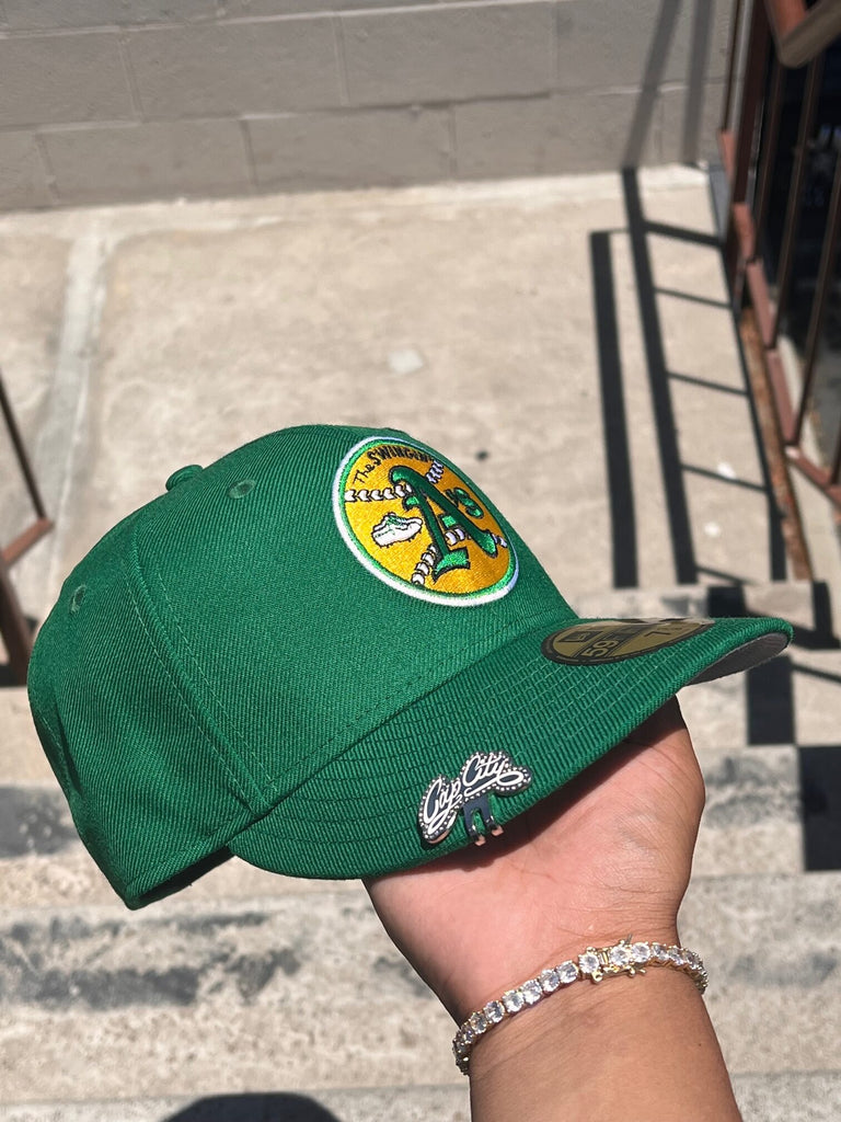 NEW ERA EXCLUSIVE 59FIFTY GREEN OAKLAND A'S SWINGIN' FITTED (GREY UV)