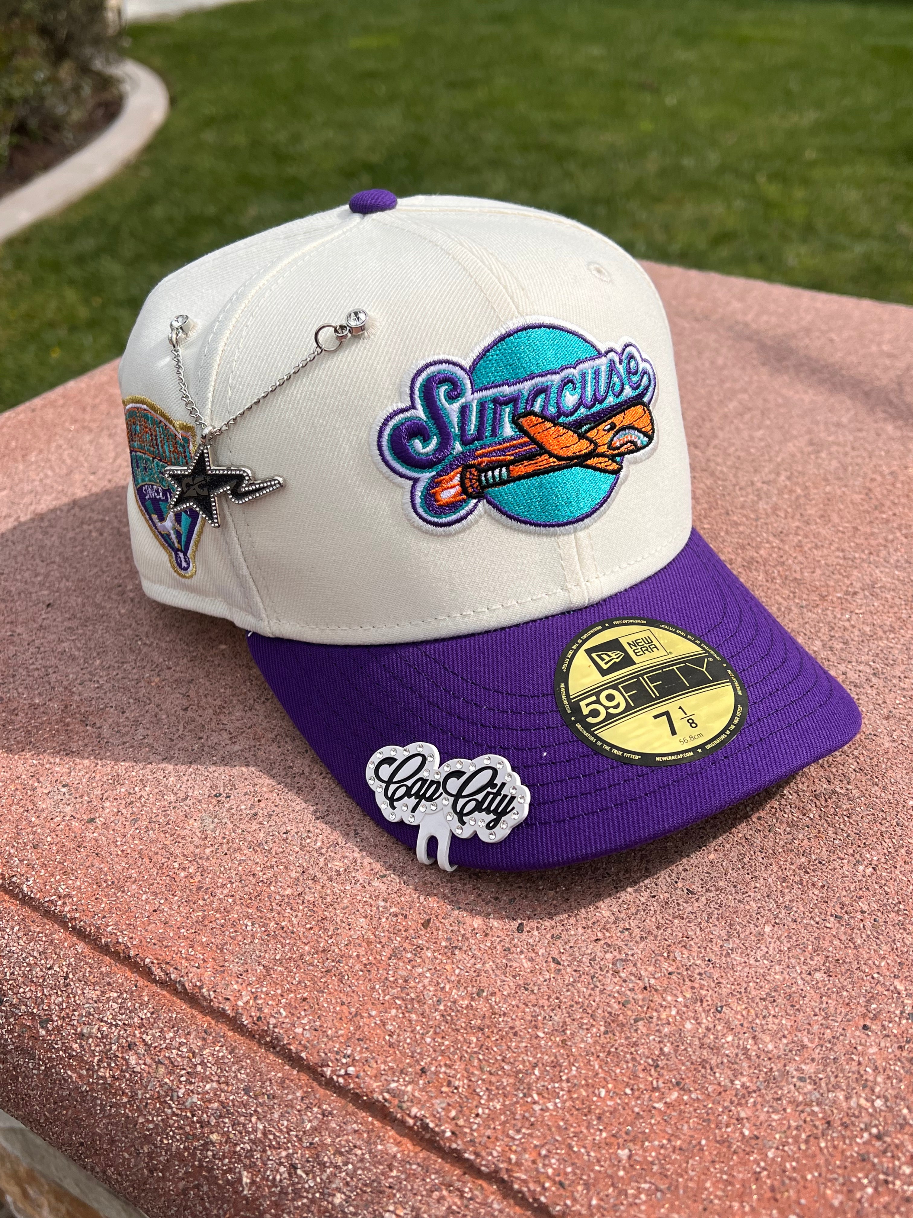 EXCLUSIVO DE NEW ERA 59FIFTY CERRADA CHROME BLANCO/MORADO SYRACUSE SKY CHIEFS PARCHE LATERAL DE LA LIGA INTERNACIONAL 